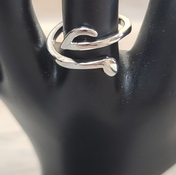 Musical Note Minimalistic Silvertone Fashion Ring Multiple Sizes - Picture 2 of 8